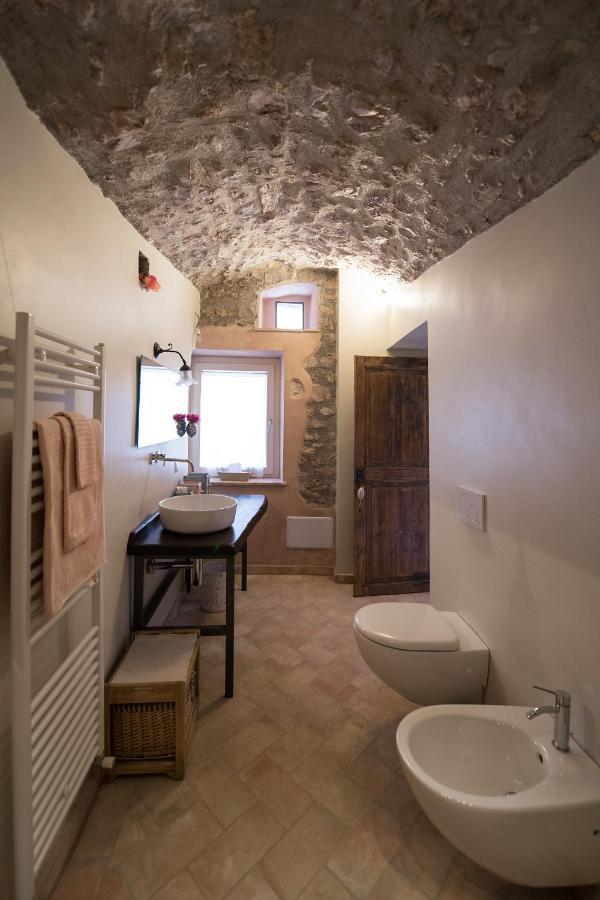 B&B dell'Osteria SantʼAnatolia di Narco Esterno foto